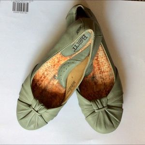 Born leather ballet flats